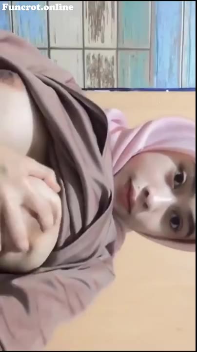 Hijab Pink Cantik Banget Pamer Toket Sempurna New